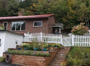 2325 N Hartland Rd, White Riv Jct, VT 05001