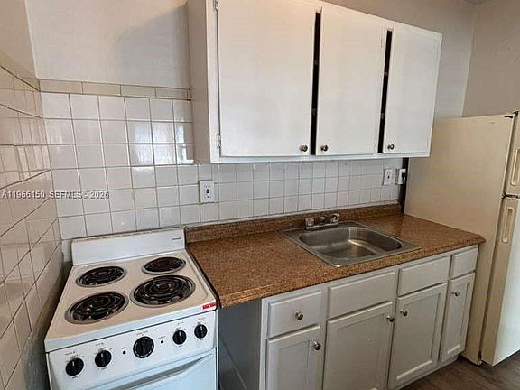 5th image of 301 Sharar Ave APT 4