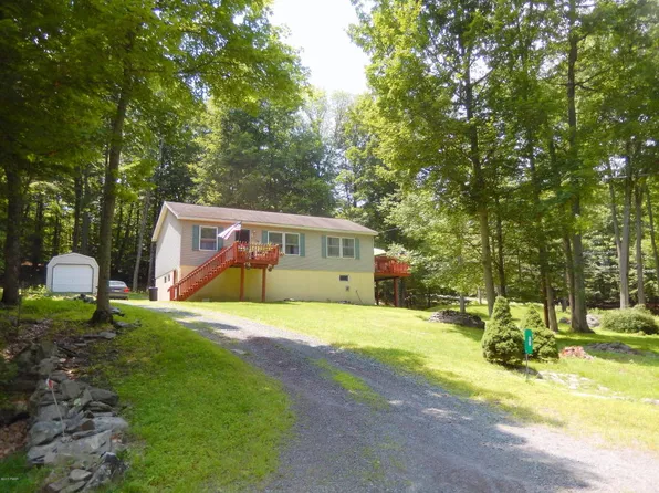 36 Upper Playground Trl, Hawley, PA 18428