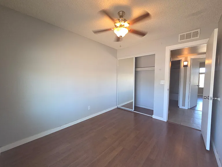 804 W Colgate Dr — Photo 11