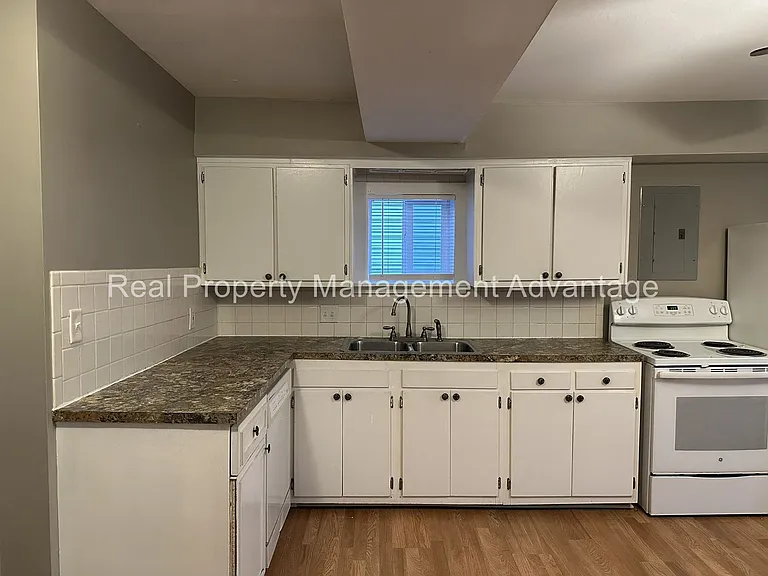 23511 Wellington Ave — Photo 7