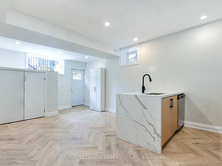 53 Boon Ave #LOWER — Photo 3
