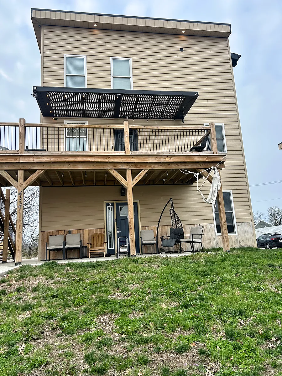 Building Photo - 414 W Harrison St #A