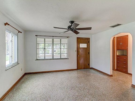 5th image of 3729 Iroquois Ave