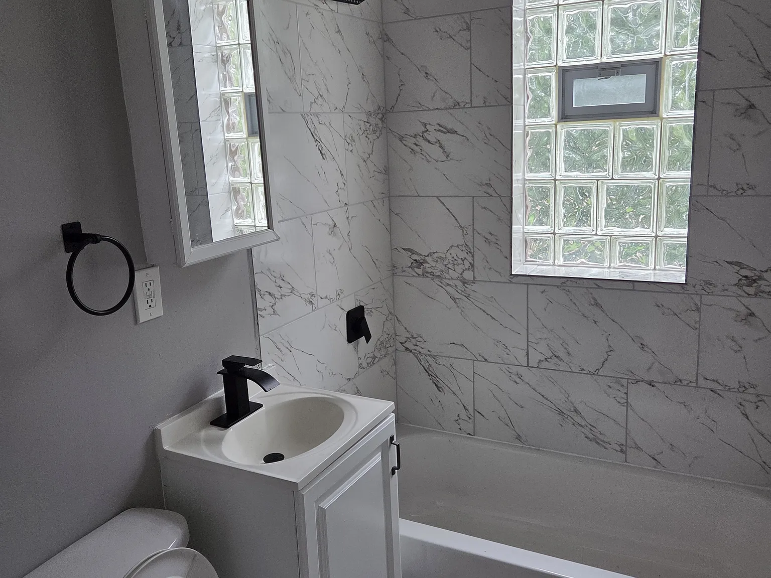 2 bed, 1000 sqft, $1,250 — Photo 4