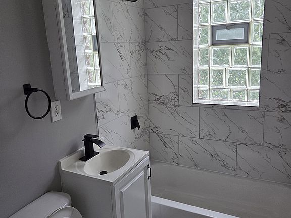 4th image of 1843 W 54th St #3W