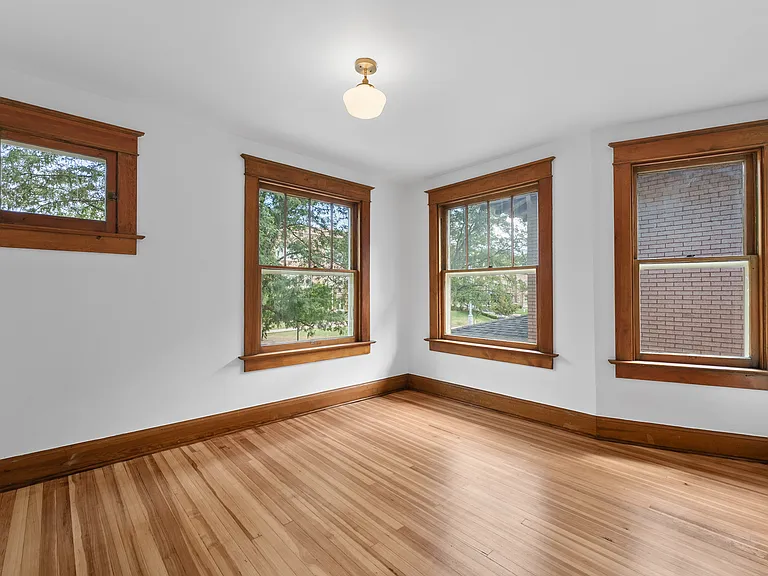 127 S Pearl St — Photo 24
