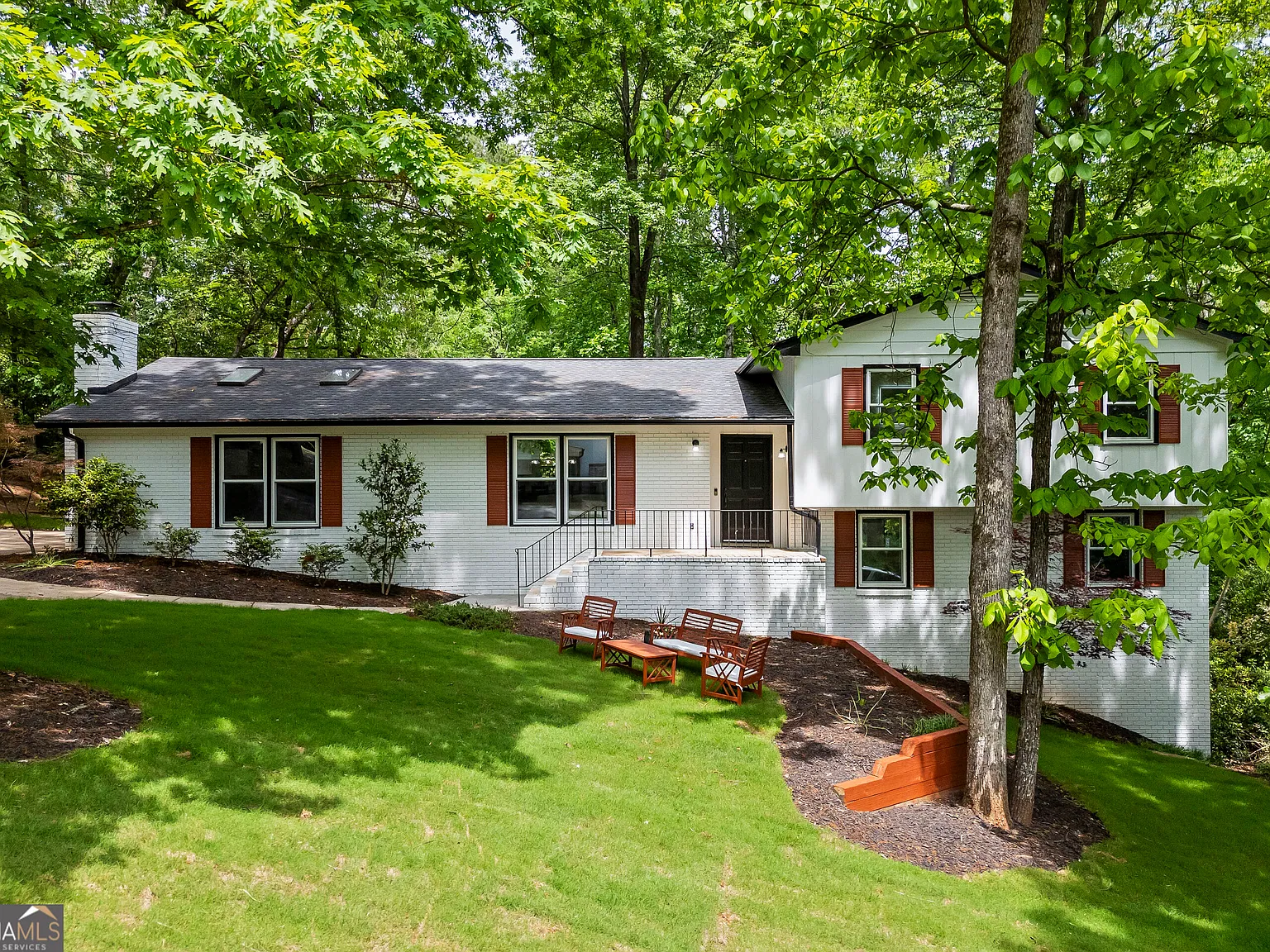 4 bed, 3.0 bath, 3879 sqft, $5,000 — Photo 1