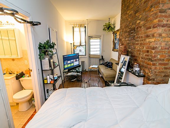2nd image of 704 Leonard St