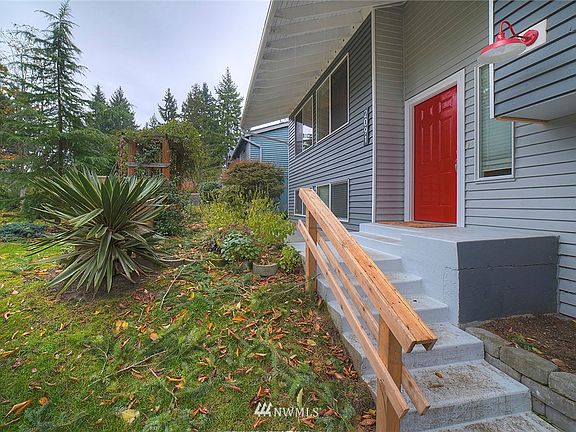 3rd image of 2091 NE Norrland Ct