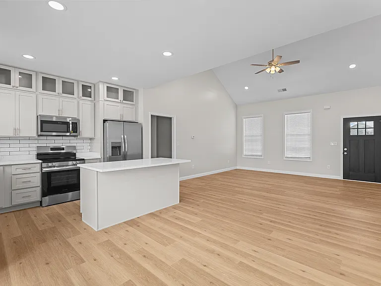 468 Pinehurst Way — Photo 2
