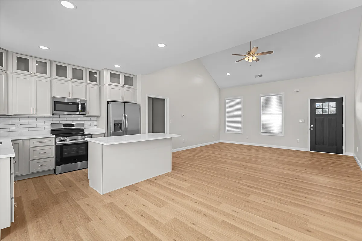 Building Photo - 468 Pinehurst Way