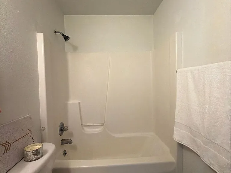 275 Woodridge Ct — Photo 24