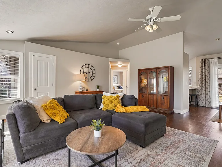 6871 N Fairfax Ave — Photo 20
