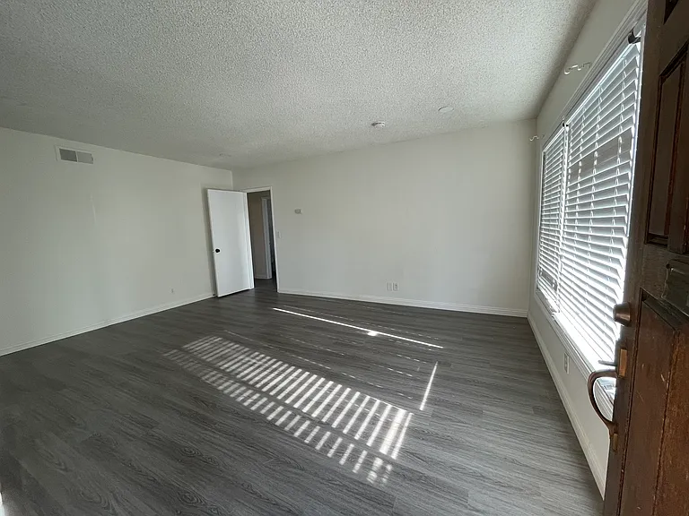 212 N Pasadena Ave #212 — Photo 7