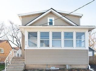214 Gertrude St, Elgin, IL 60123