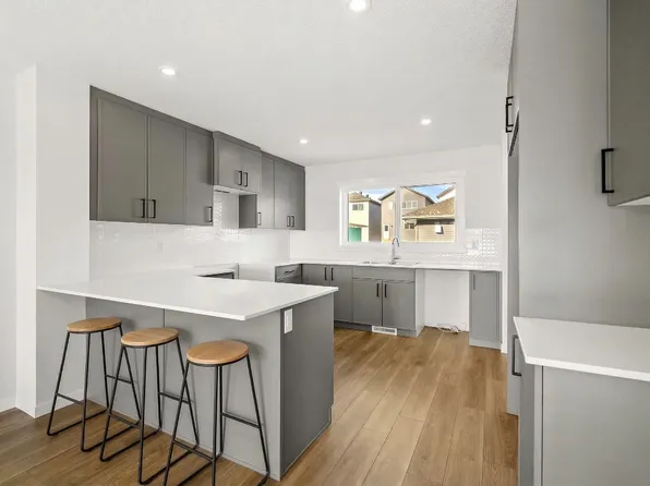 17666 69a St SW, Edmonton, AB T6X 0S5