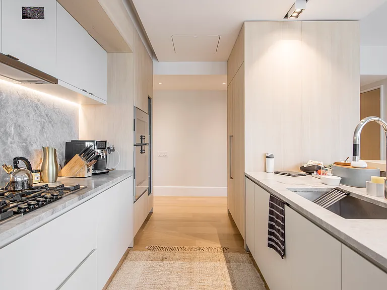 100 Vandam St #13A — Photo 4
