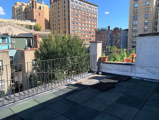Rented by Joe Gotham LTD | media 15