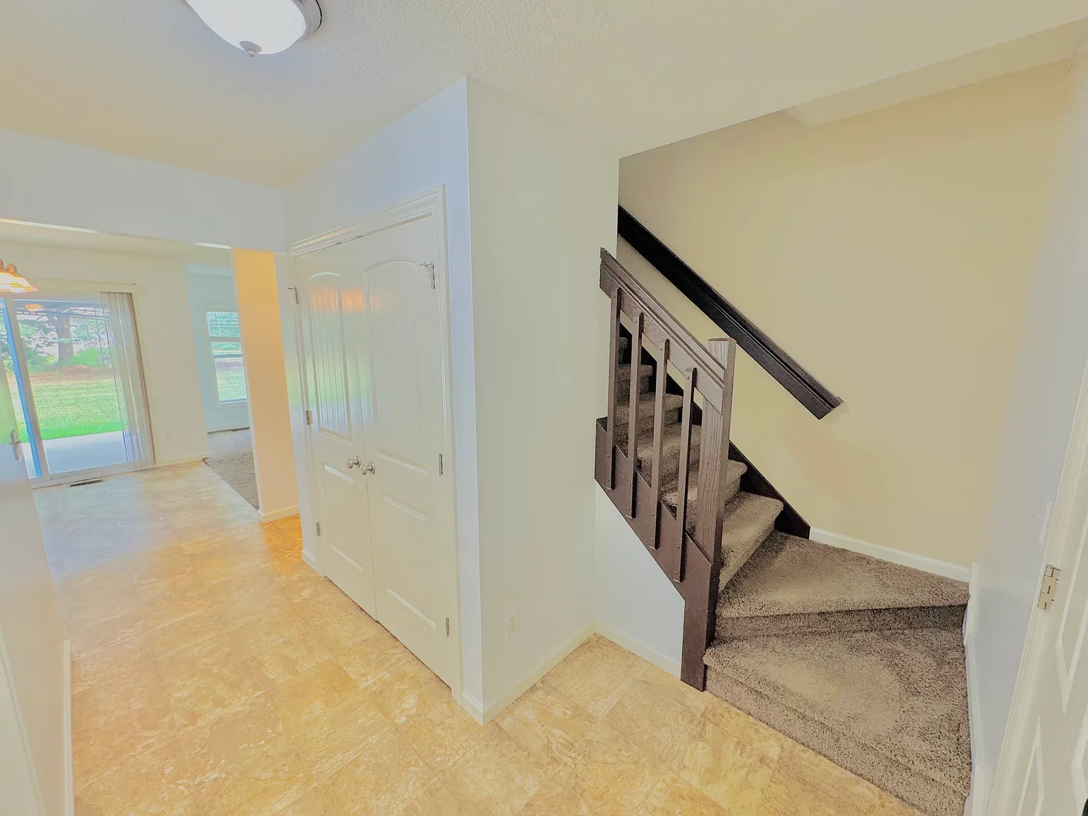 2102 Oakwood Drive — Photo 2