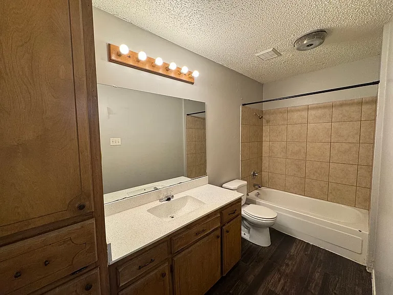 104 Hillside Dr — Photo 8