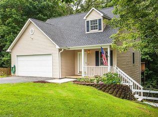 20 Tarragon Pl, Flat Rock, NC 28731