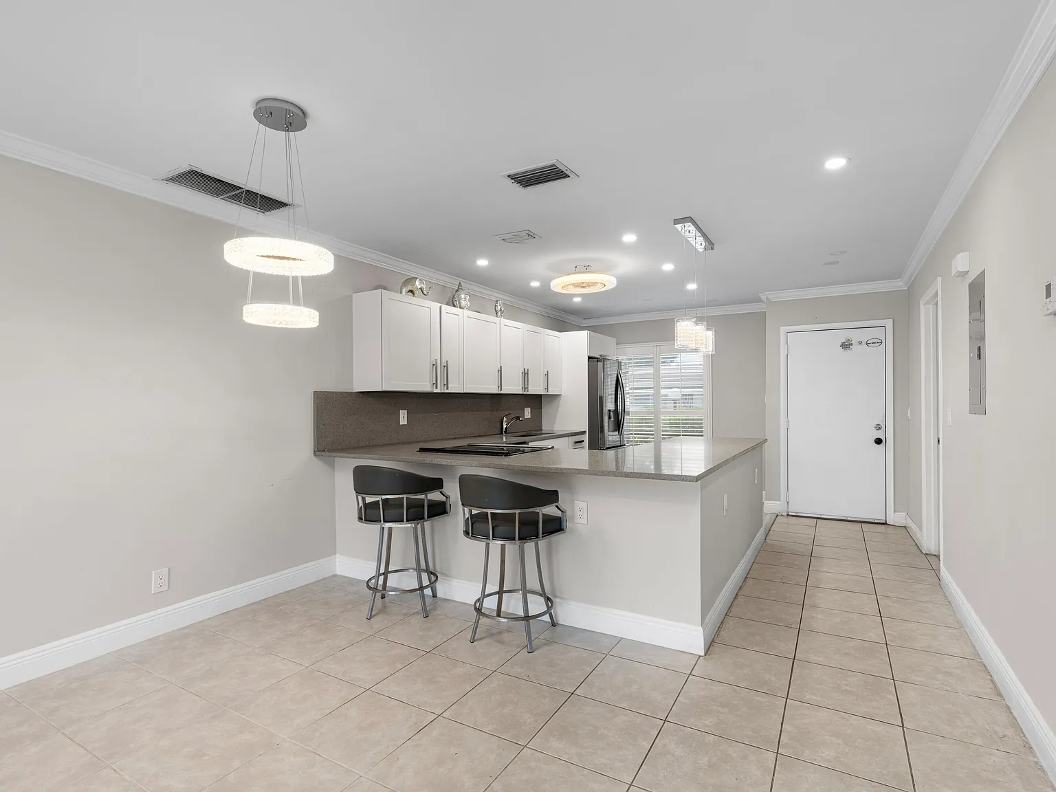 2 bed, 1.5 bath, 908 sqft, $1,995 — Photo 3