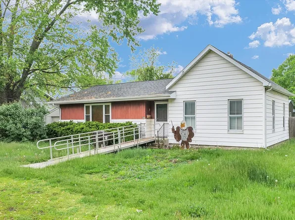 348 W Wilson St, Bement, IL 61813