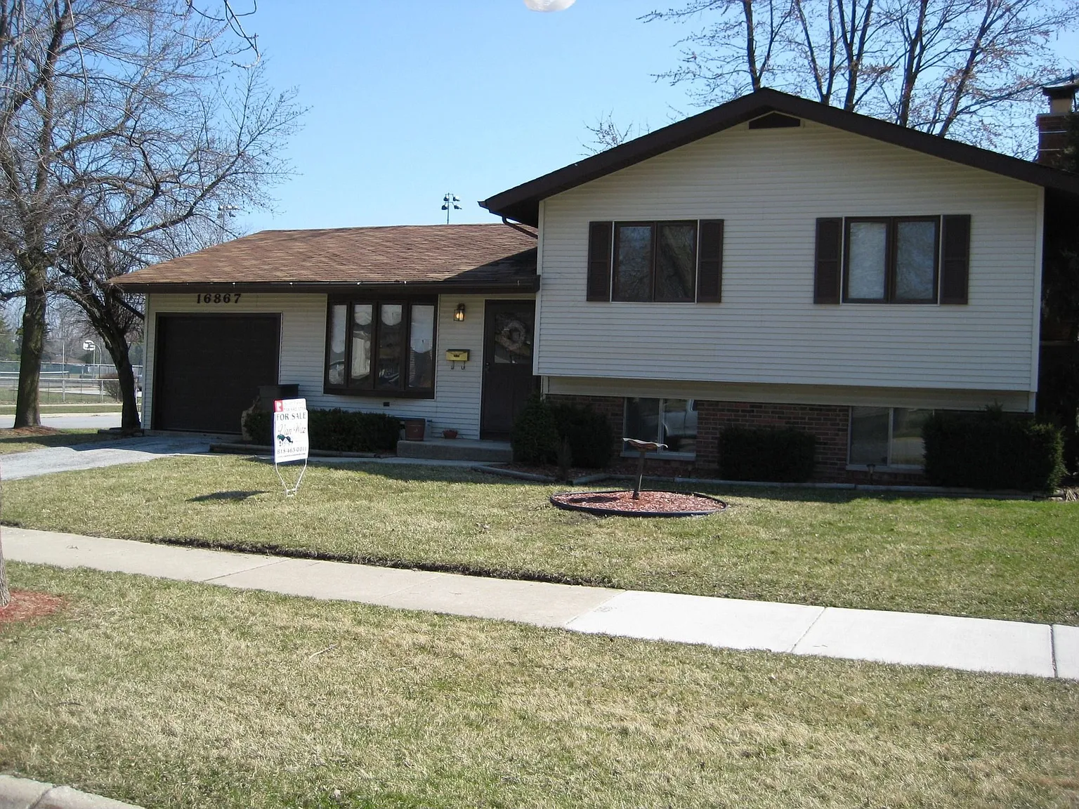 16867 Leclaire Ave photo 1