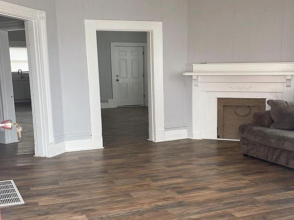 3rd image of 501 Stuart St Unit 1