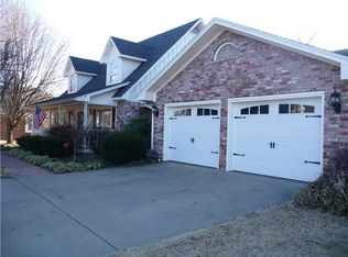 2803 S Club Oak Dr, Fayetteville, AR 72701