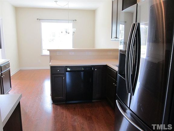 4th image of 62 Grahamridge Ln