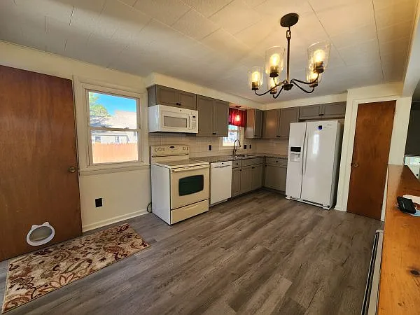 21 Maid Marion Ln — Photo 12