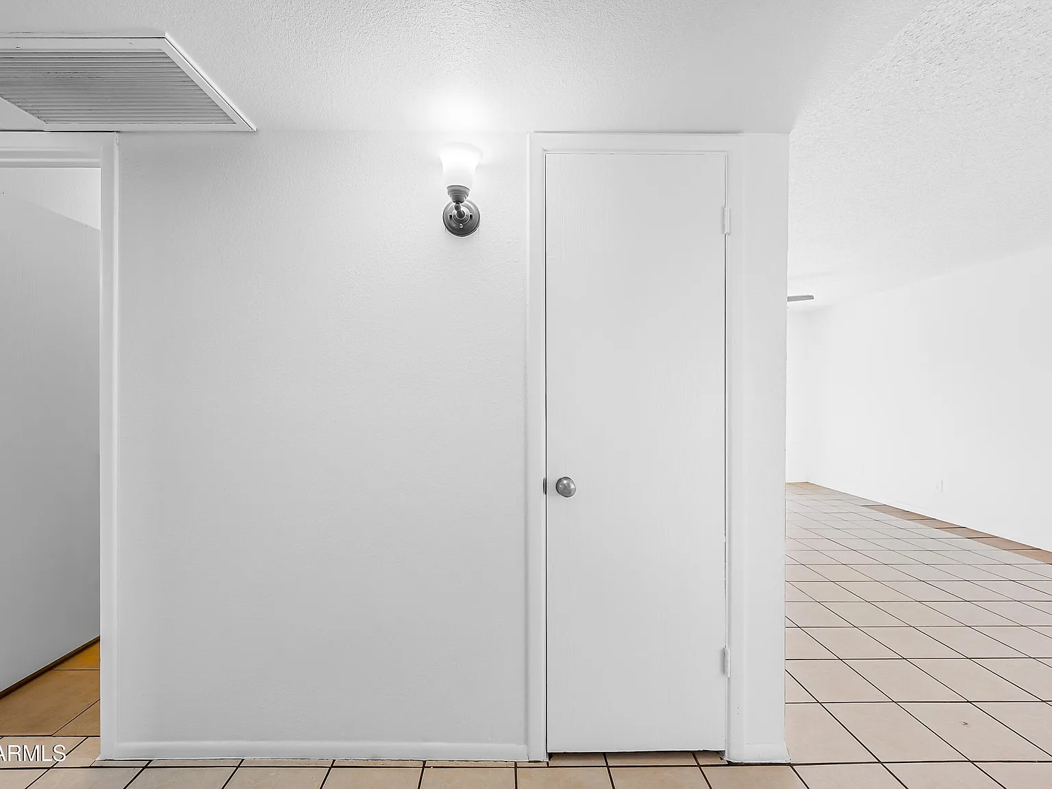 2 bed, 2.0 bath, 888 sqft, $1,095 — Photo 2