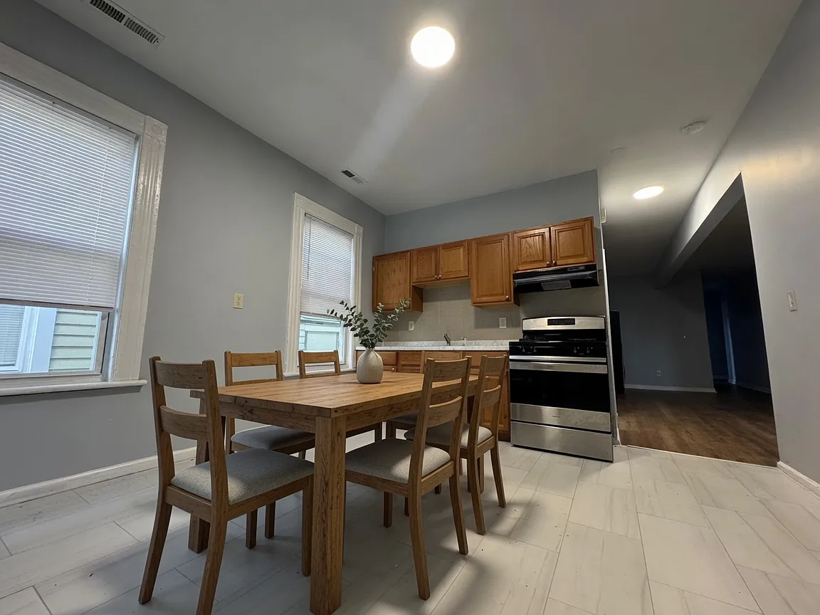 40-42 Center St - 2R — Photo 2