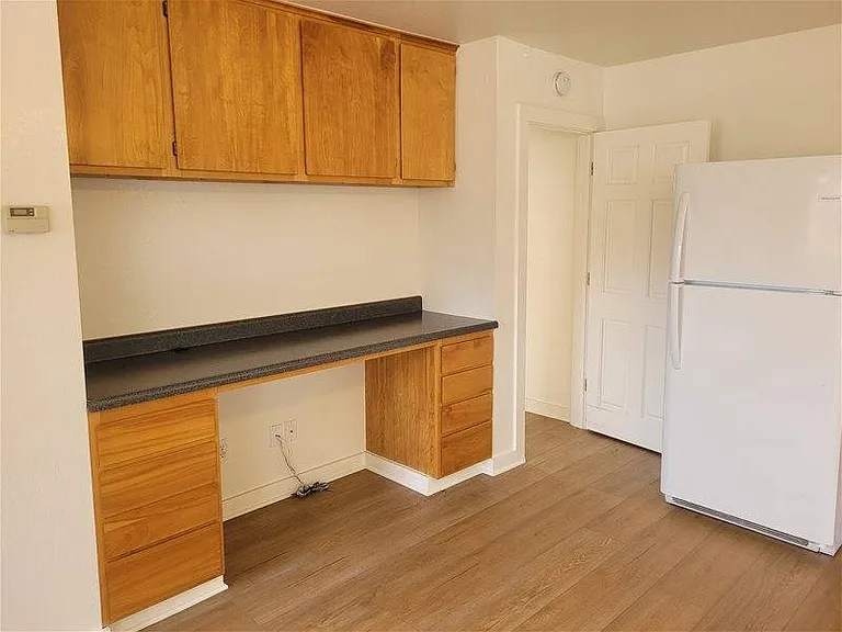 17205 Oak Rd — Photo 2
