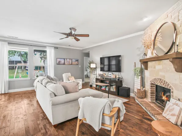 913 Freesia Dr, Little Elm, TX 75068