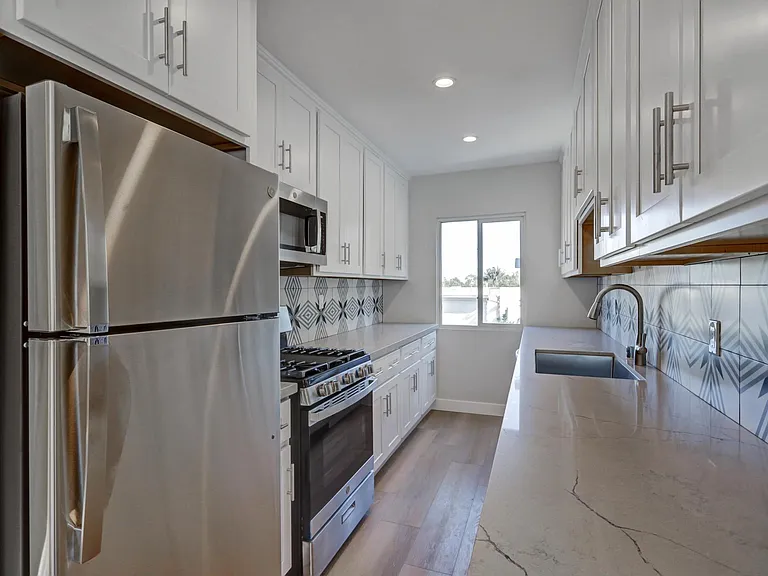 644 Pier Ave #2 — Photo 7