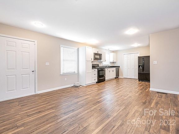 3rd image of 3016 Winston Dr NW