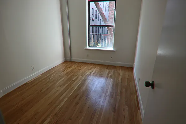 Rented by PMG Real Estate  | media 15