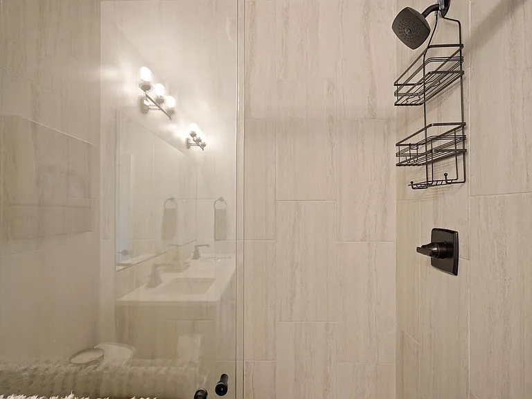 2376 NE Victor Pl — Photo 34