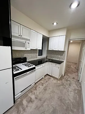 Rented by Manhattan Dwelling Corporation | media 20