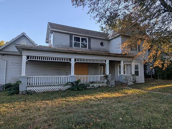 2nd image of 224 W Summit Avenue