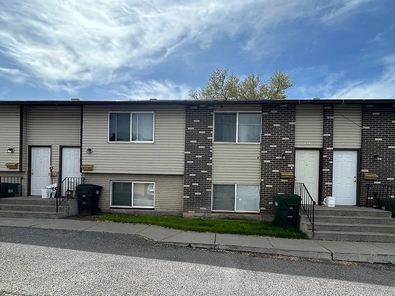 Main 819 S — Photo 2
