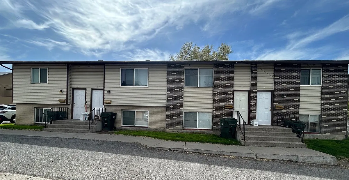Building Photo - Main 819 S