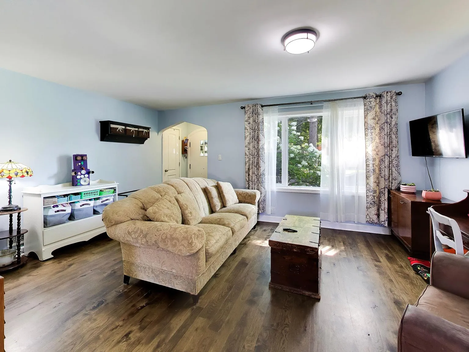 4 bed, 2482 sqft, $4,000 — Photo 3