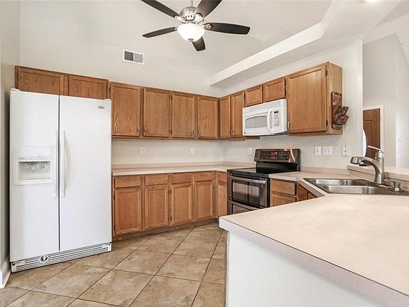 5th image of 111 E Meadow Ct