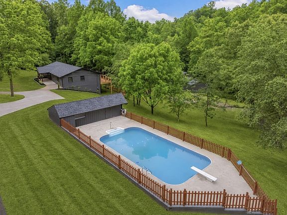 5th image of 826 Long Mill Rd