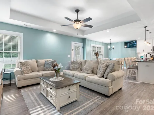 120 Deer Ridge Dr, Hudson, NC 28638