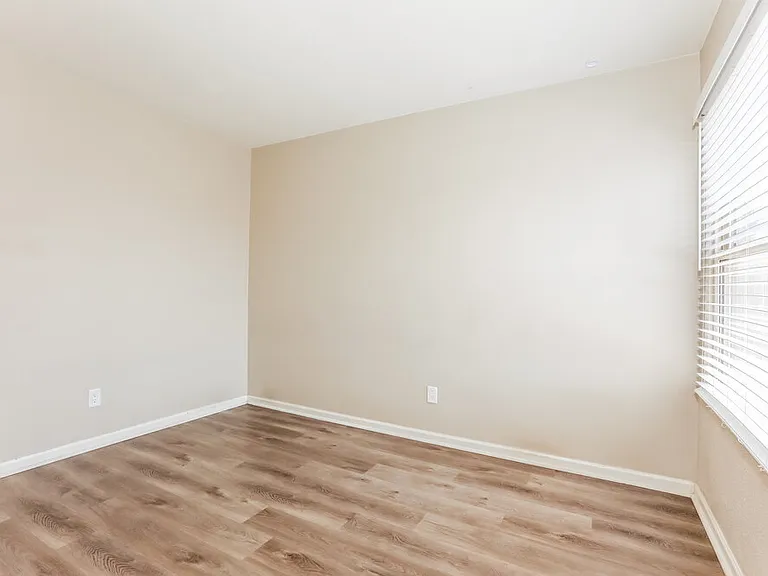 5330 E Fairfield St — Photo 13